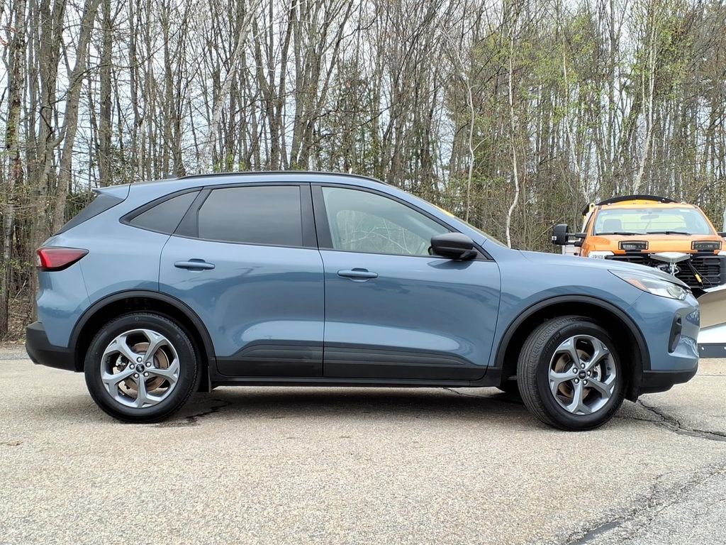 Certified 2025 Ford Escape ST-Line AWD/4WD image 3