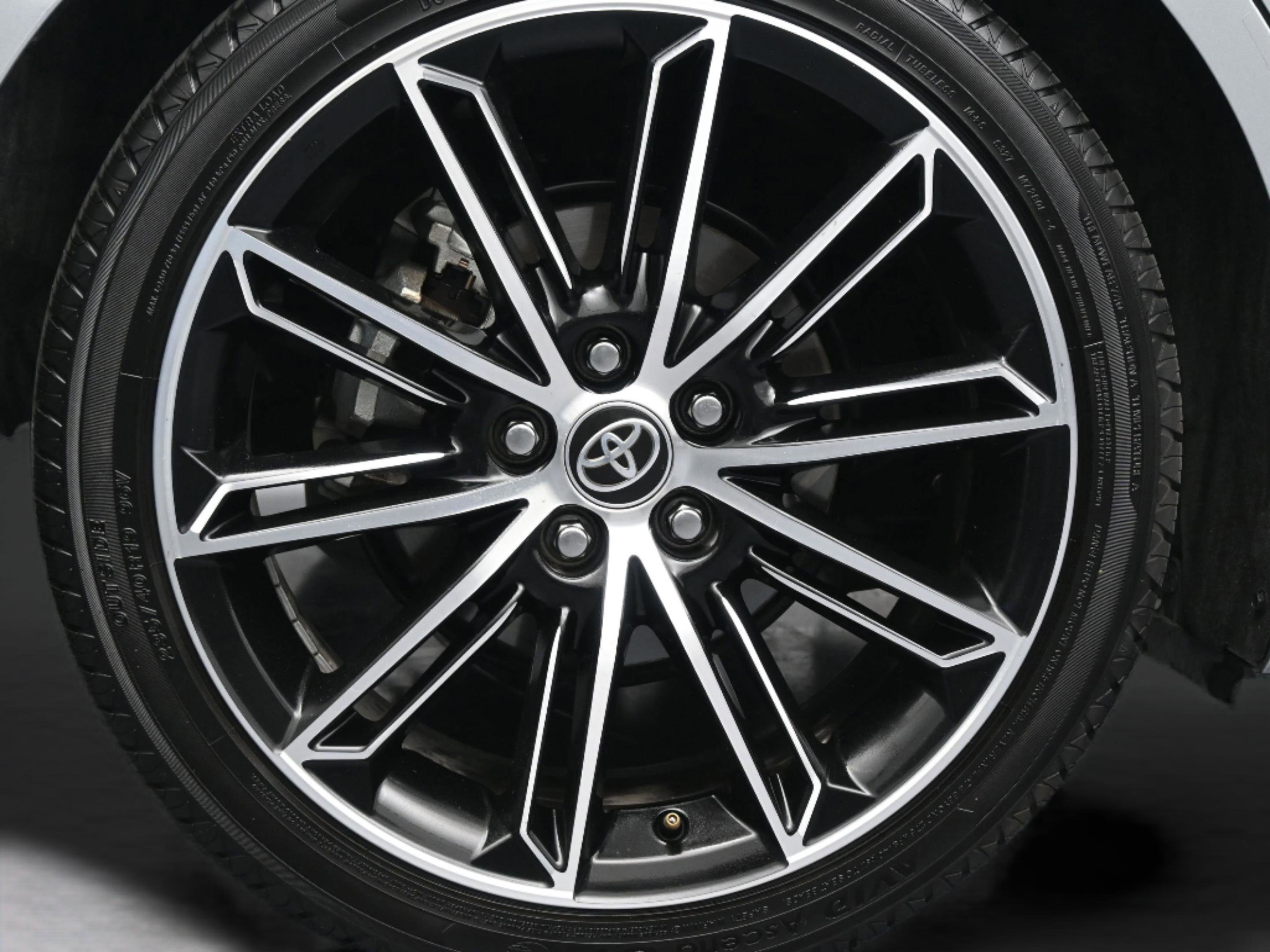 Used 2022 Toyota Avalon Touring image 32