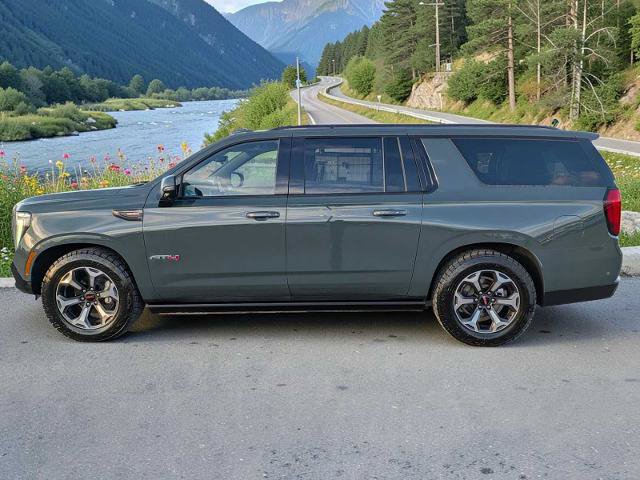 Used 2025 GMC Yukon XL AT4 Ultimate AWD/4WD image 3