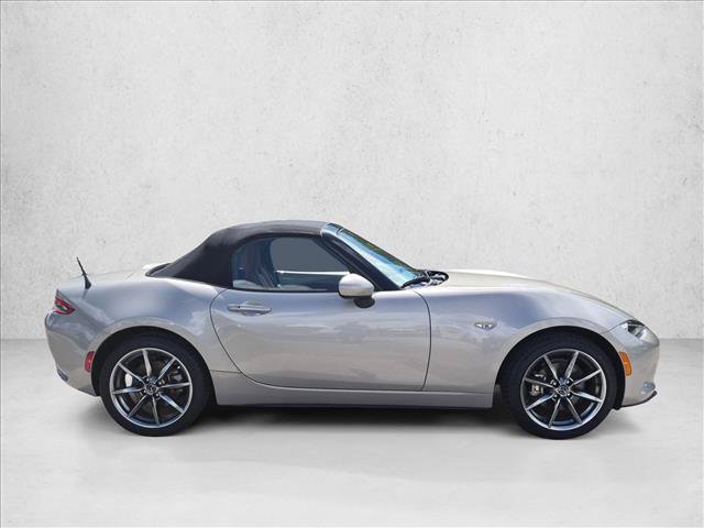 Used 2022 MAZDA MX-5 Miata Grand Touring w/ Weather Package RWD image 4