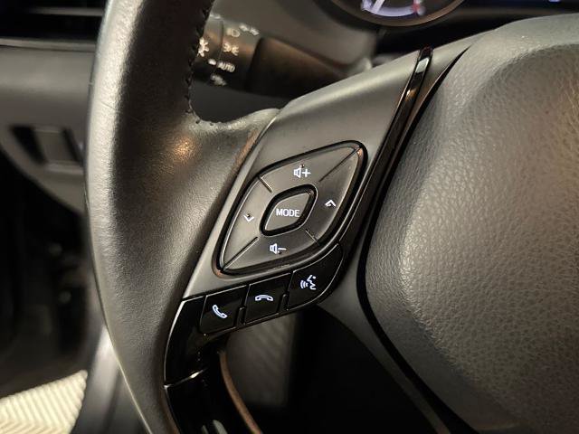 Used 2020 Toyota C-HR XLE FWD image 18