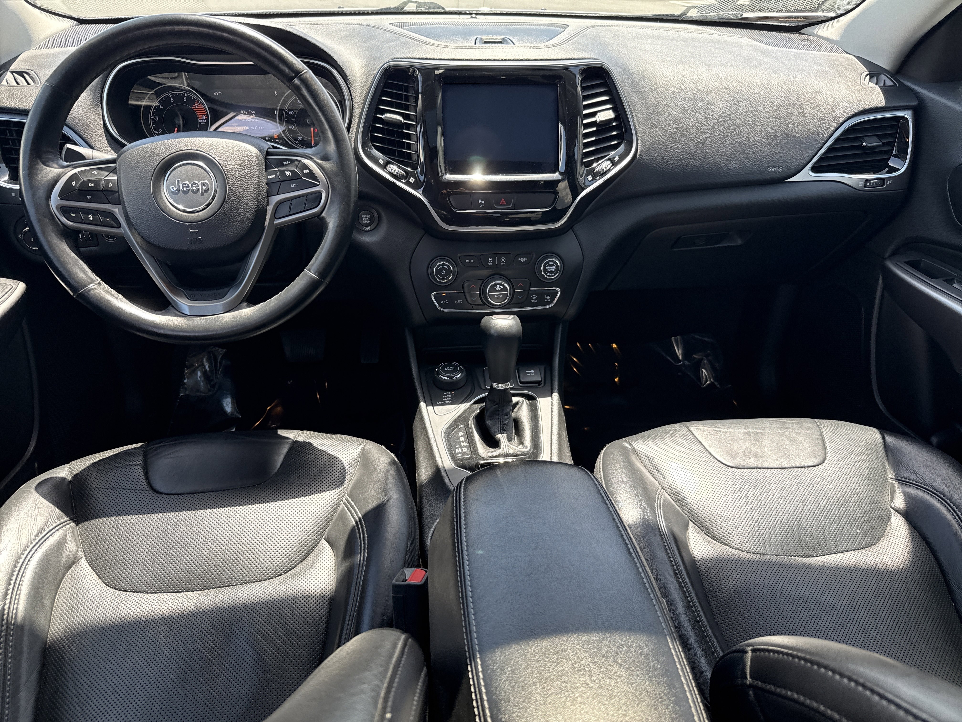 Used 2019 Jeep Cherokee Limited AWD/4WD image 16