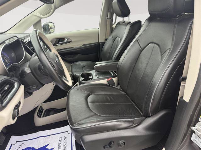 Used 2017 Chrysler Pacifica Limited FWD image 21
