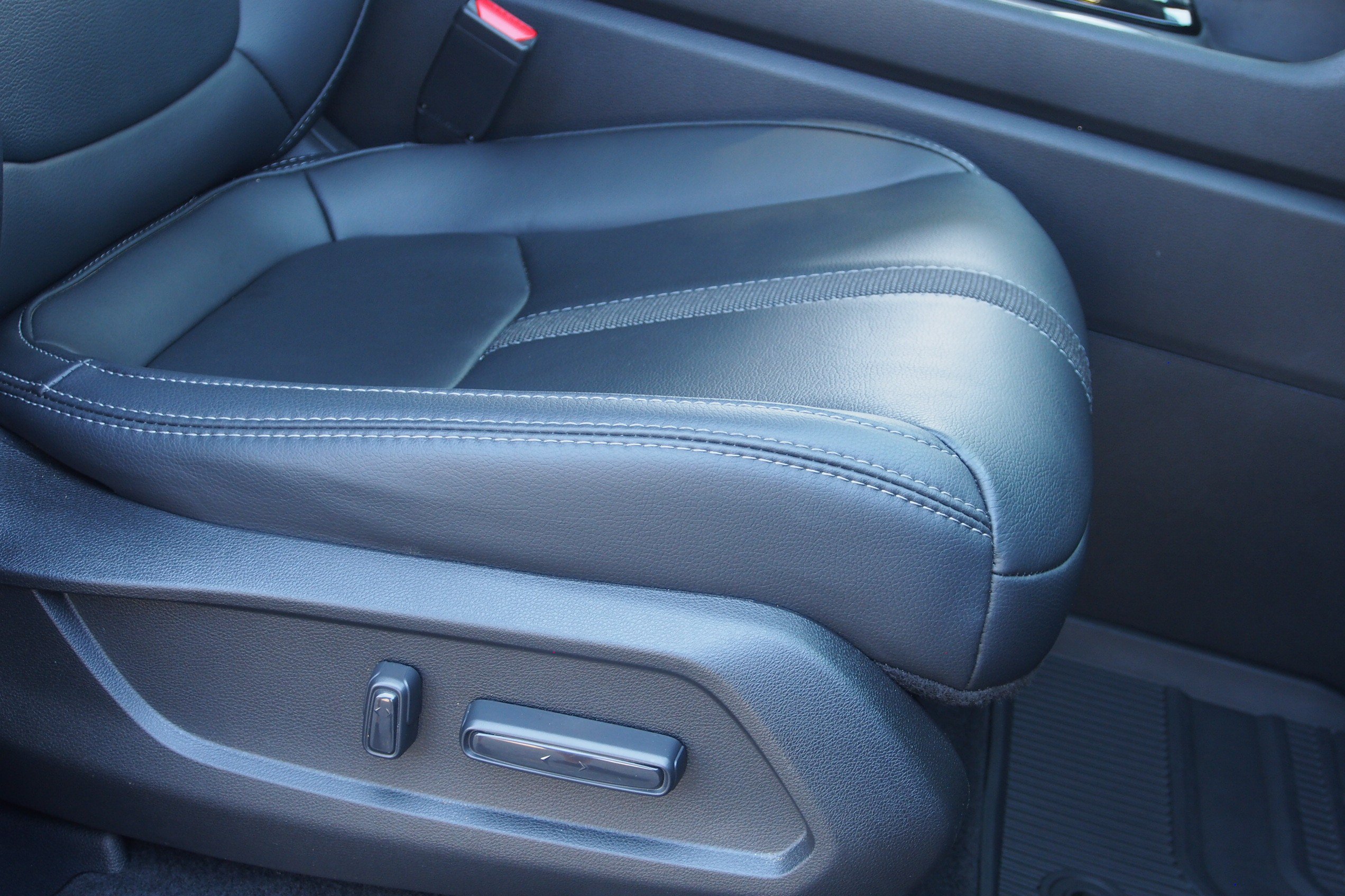 Used 2025 Honda Pilot Touring image 13