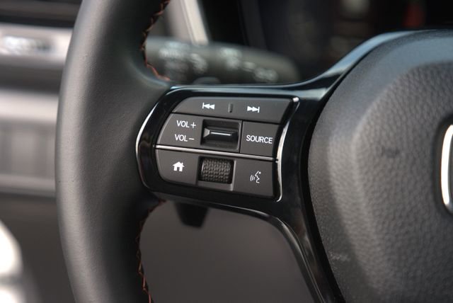 Used 2025 Honda Pilot Sport image 22