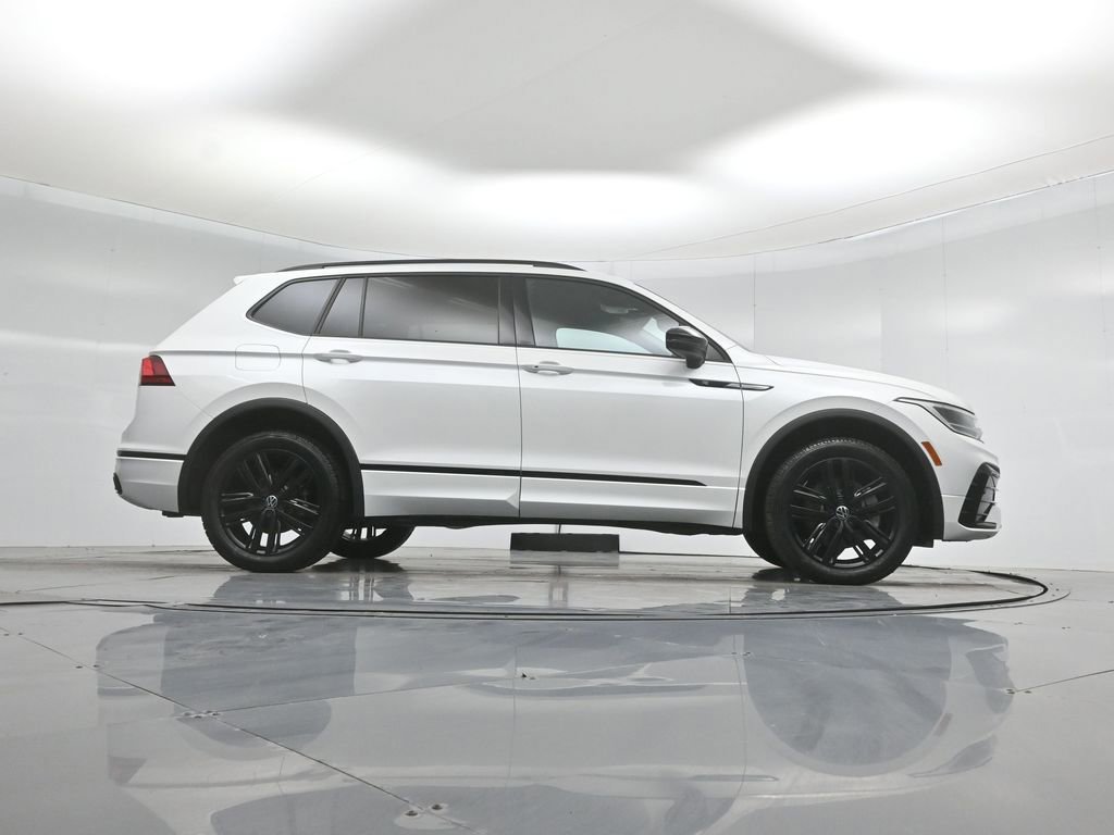 Used 2022 Volkswagen Tiguan SE R-Line image 11