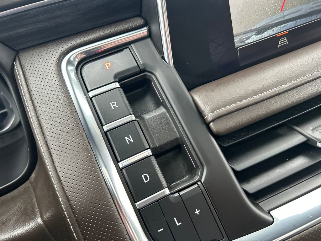 Used 2023 GMC Yukon XL SLT image 35