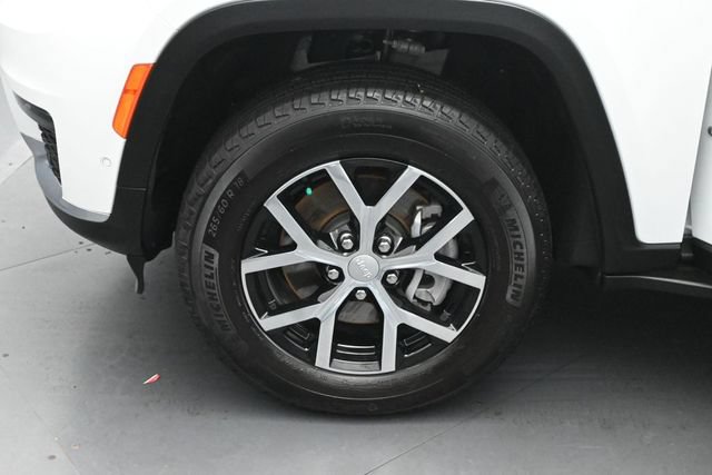 Used 2025 Jeep Grand Cherokee L Limited w/ Luxury Tech Group II AWD/4WD image 36