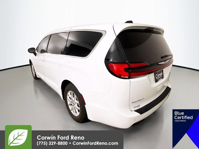 Used 2023 Chrysler Pacifica Touring-L FWD image 5