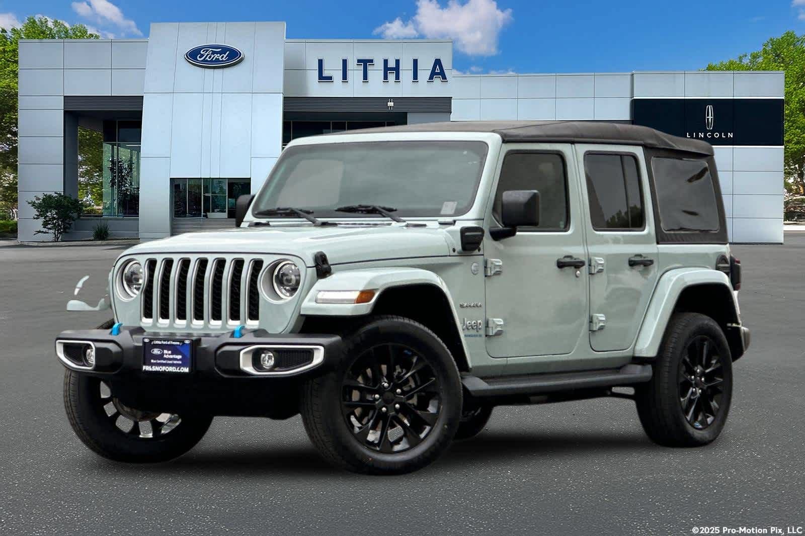 Used 2023 Jeep Wrangler Unlimited Sahara w/ Cold Weather Group AWD/4WD image 1