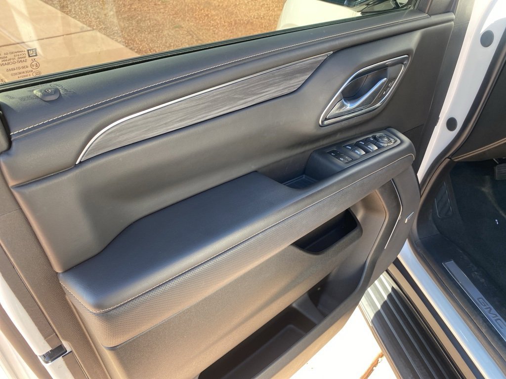 Used 2024 GMC Yukon SLT w/ SLT Luxury Package image 26