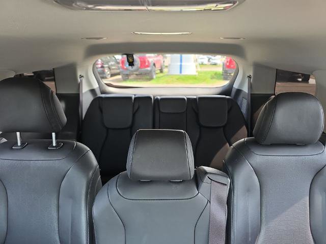 Used 2025 Kia Carnival FWD image 40