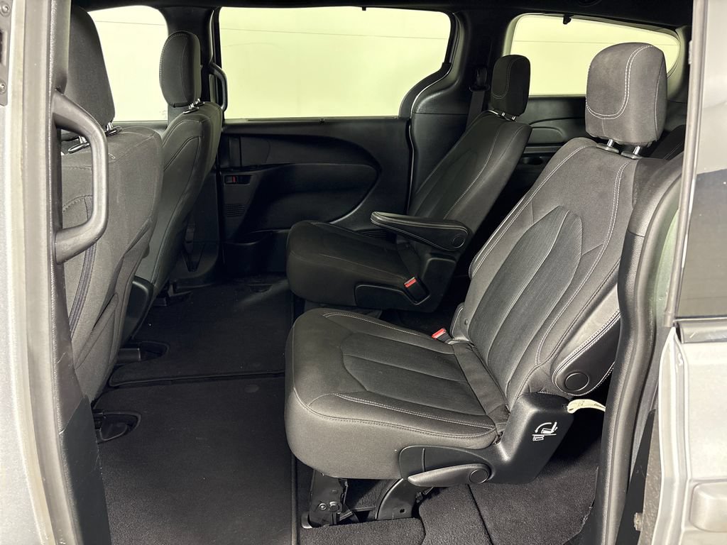 Used 2018 Chrysler Pacifica Touring Plus w/ S Appearance Package FWD image 26