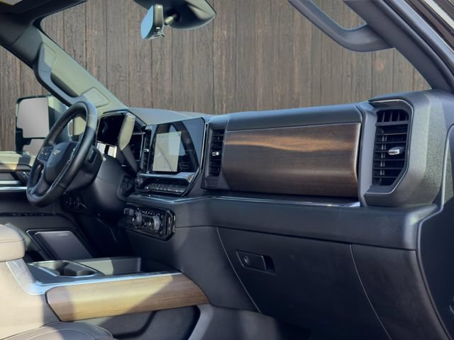 Used 2024 Chevrolet Silverado 2500 High Country w/ High Country Premium Package AWD/4WD image 11