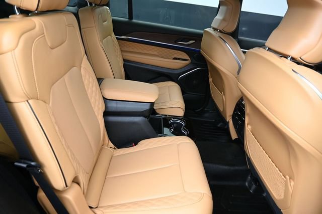 Used 2025 Jeep Grand Cherokee L Summit AWD/4WD image 12