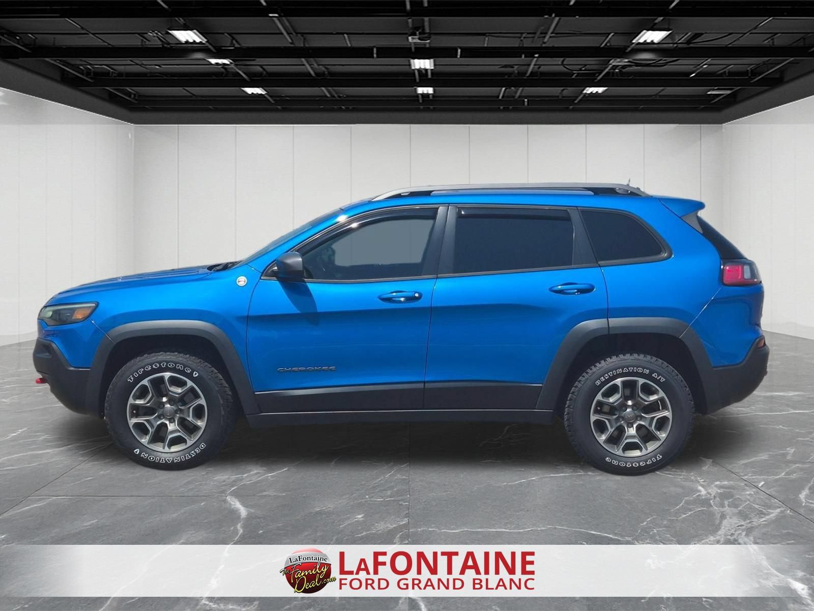 Used 2020 Jeep Cherokee Trailhawk AWD/4WD image 2