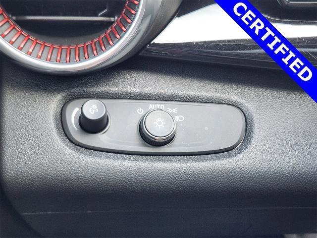 Used 2025 Chevrolet Trax RS w/ Sunroof Package image 19