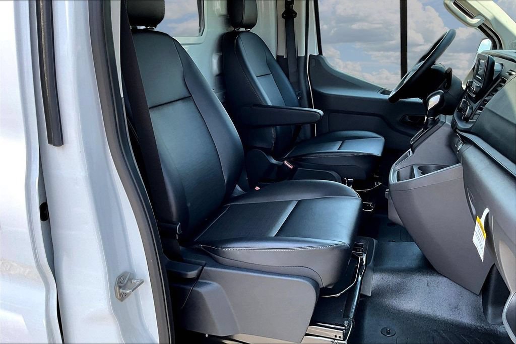 Certified 2025 Ford Transit 150 Low Roof RWD image 33