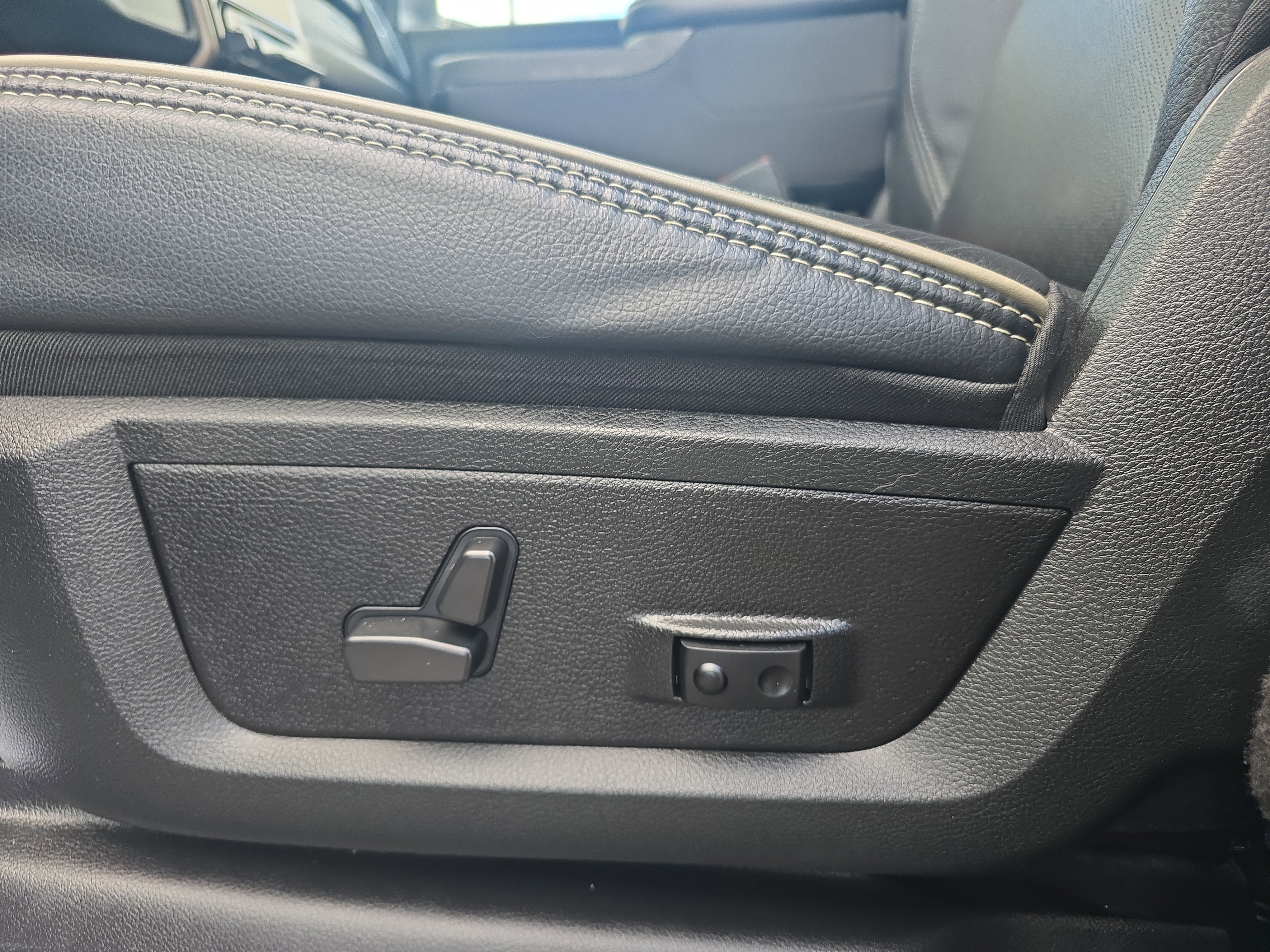 Used 2024 RAM 2500 Laramie image 13