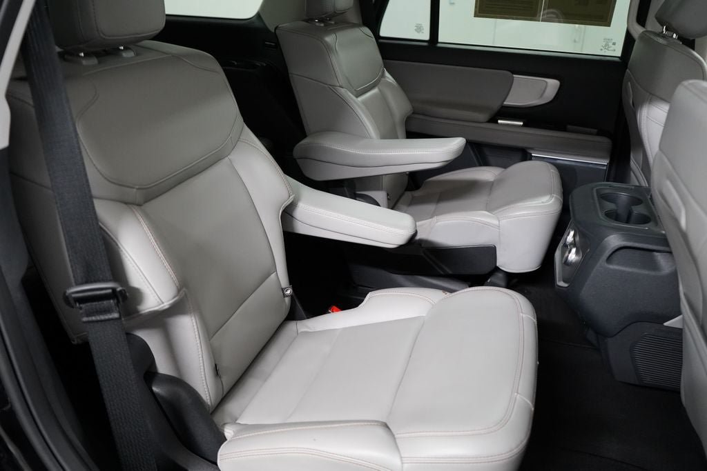 Certified 2025 Ford Expedition Active AWD/4WD image 32