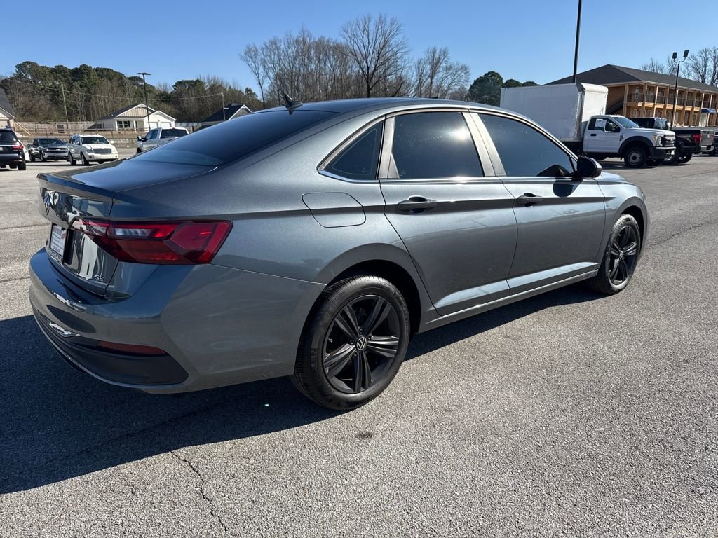 Used 2024 Volkswagen Jetta SE w/ Panoramic Sunroof Package image 5
