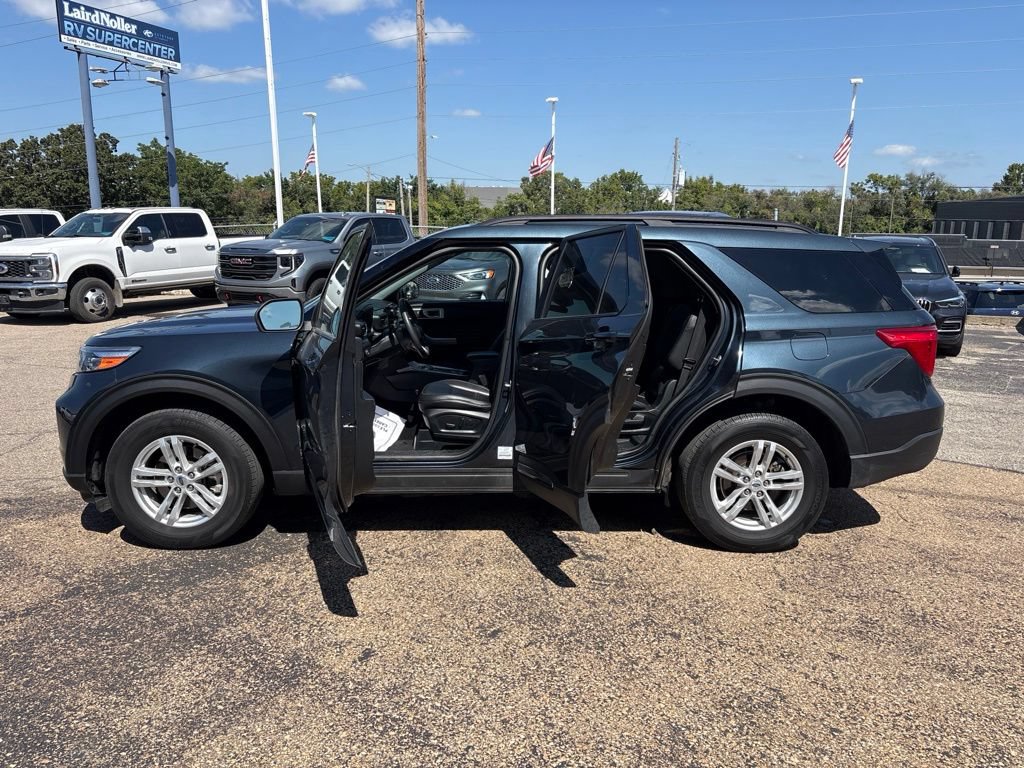 Certified 2023 Ford Explorer XLT w/ Equipment Group 202A AWD/4WD image 4