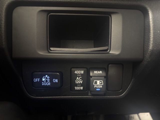 Used 2017 Toyota Tacoma TRD Sport AWD/4WD image 19