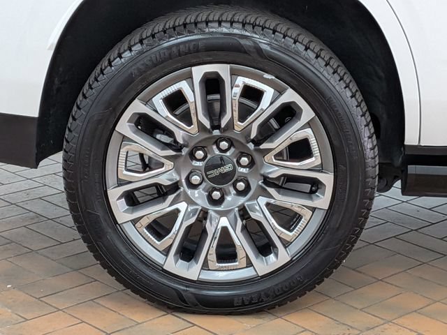 Used 2023 GMC Yukon Denali Ultimate AWD/4WD image 10