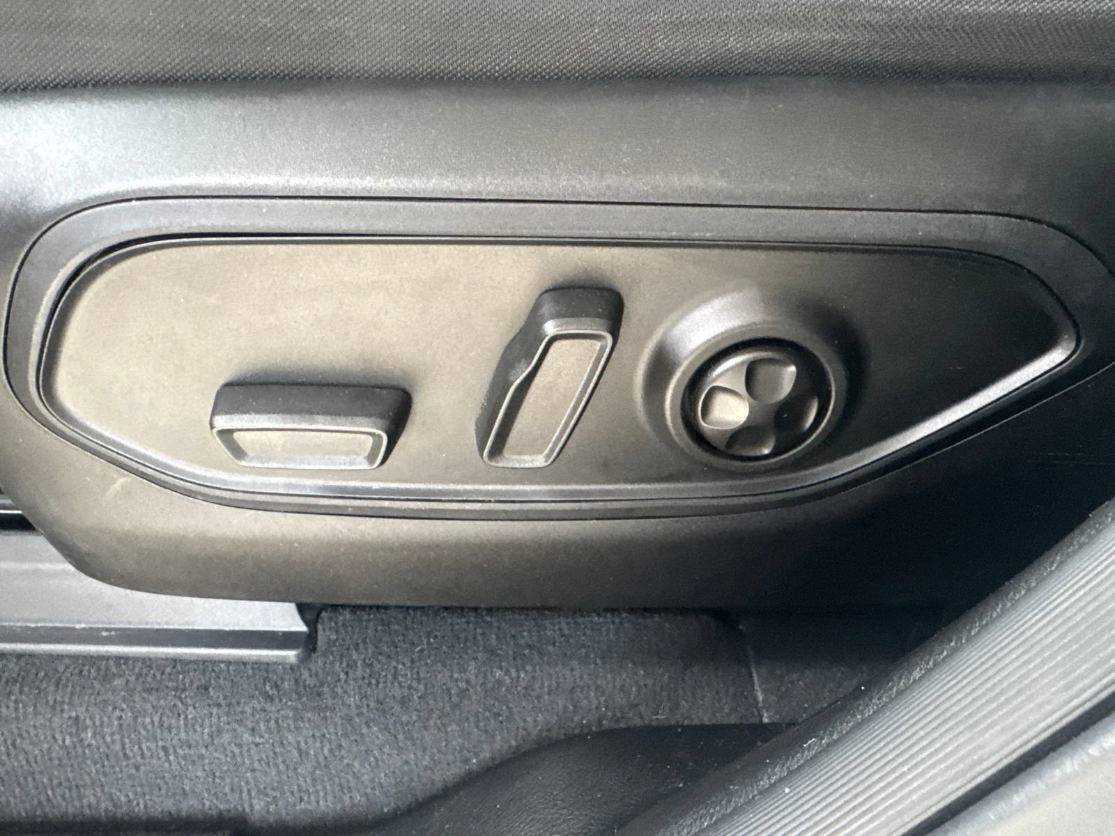 Used 2023 Jeep Grand Cherokee Laredo X AWD/4WD image 26