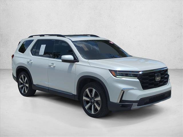 Used 2025 Honda Pilot Touring image 3