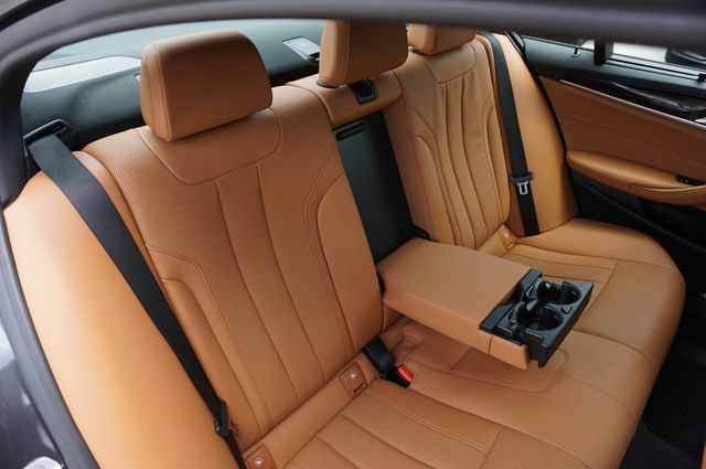 Used 2022 BMW 530i w/ M Sport Package RWD image 14