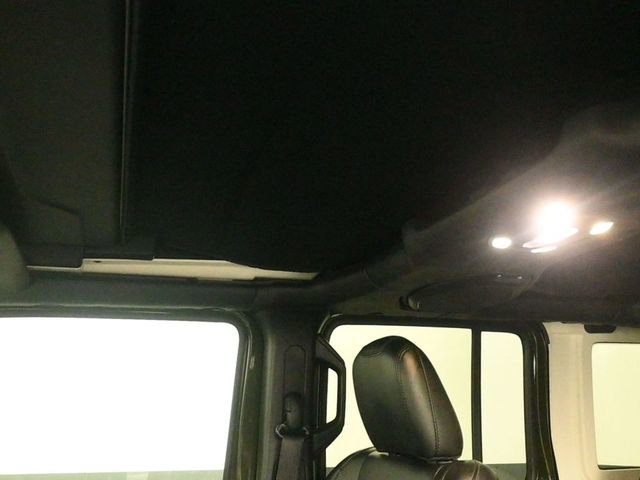 Used 2022 Jeep Wrangler Unlimited Rubicon w/ Xtreme Recon 35" Tire Package image 21