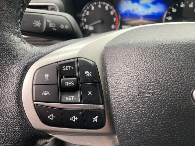 Certified 2022 Ford Explorer XLT w/ Equipment Group 202A image 8