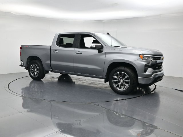 Used 2024 Chevrolet Silverado 1500 LT AWD/4WD image 3