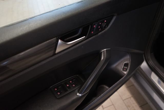 Used 2021 Volkswagen Passat 2.0T R-Line image 20