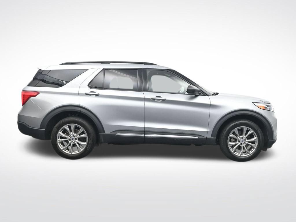 Certified 2023 Ford Explorer XLT w/ Equipment Group 202A AWD/4WD image 4