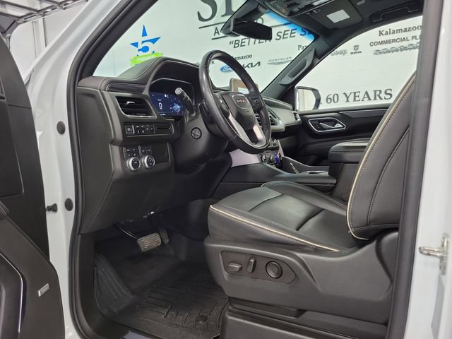 Used 2022 GMC Yukon SLT w/ SLT Luxury Package AWD/4WD image 8