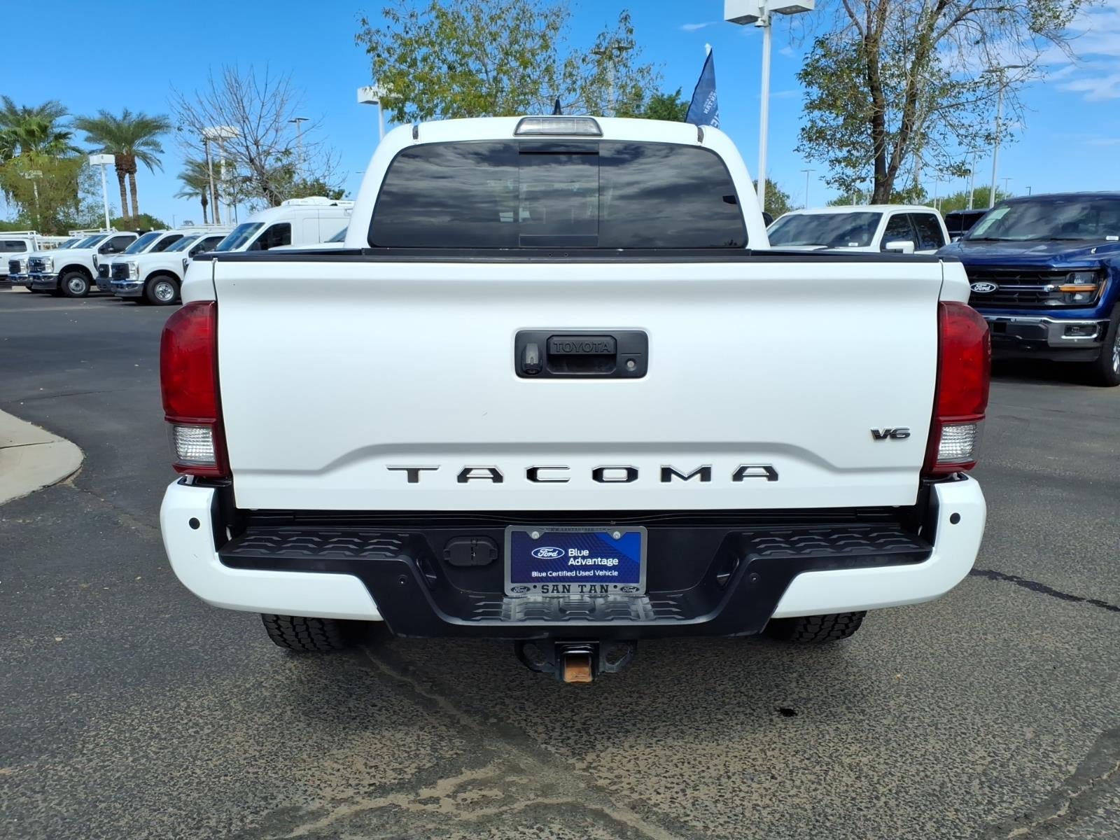 Used 2017 Toyota Tacoma TRD Off-Road w/ Premium & Technology Package AWD/4WD image 5