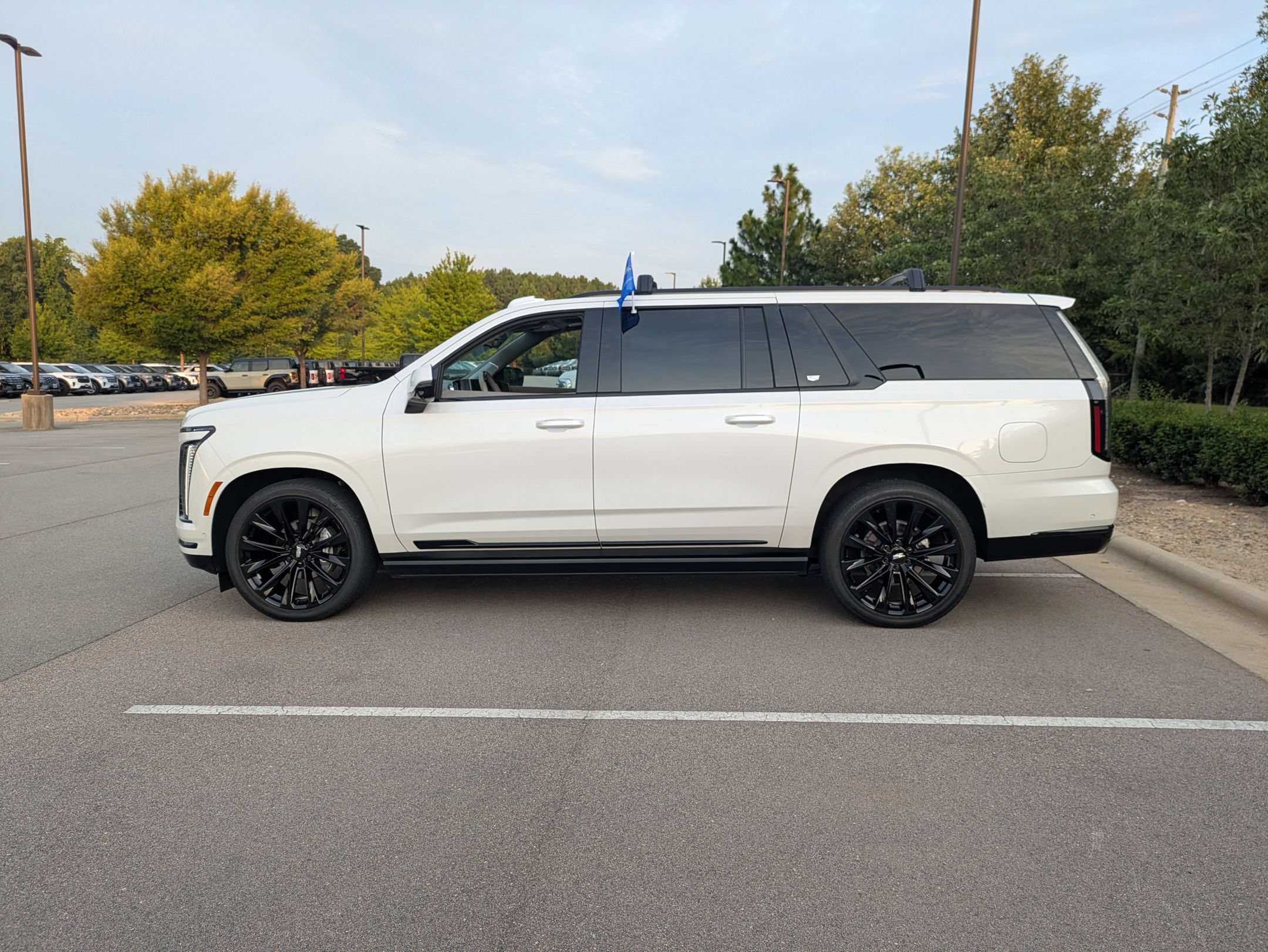 Used 2025 Cadillac Escalade ESV Sport Platinum AWD/4WD image 7