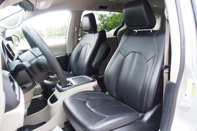 Used 2024 Chrysler Pacifica Touring-L FWD image 20