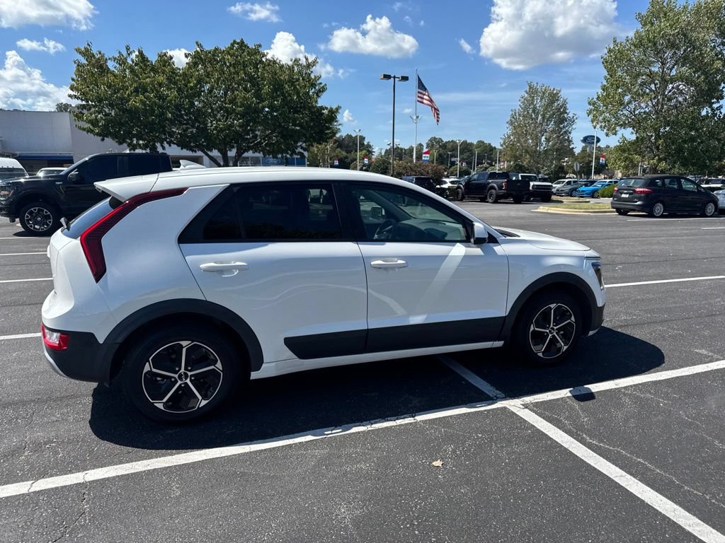 Used 2023 Kia Niro LX FWD image 7