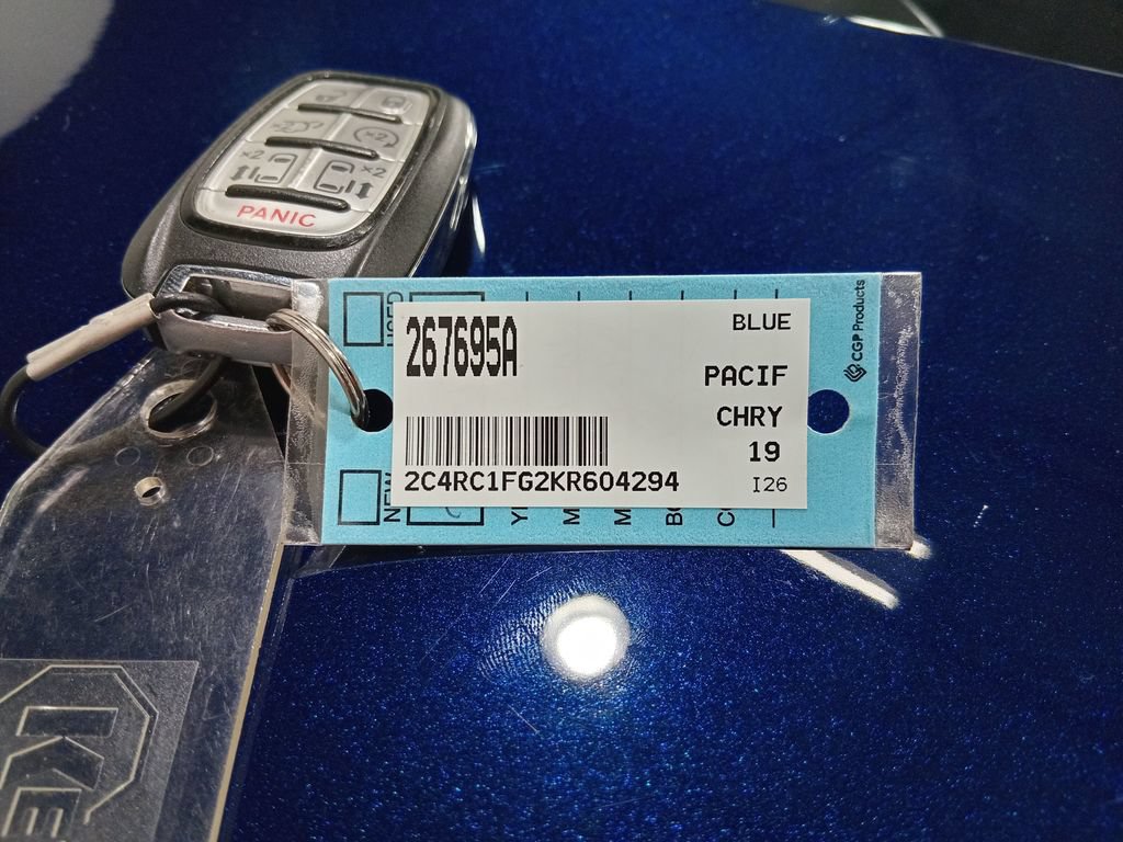 Used 2019 Chrysler Pacifica Touring Plus w/ Tire & Wheel Group FWD image 25
