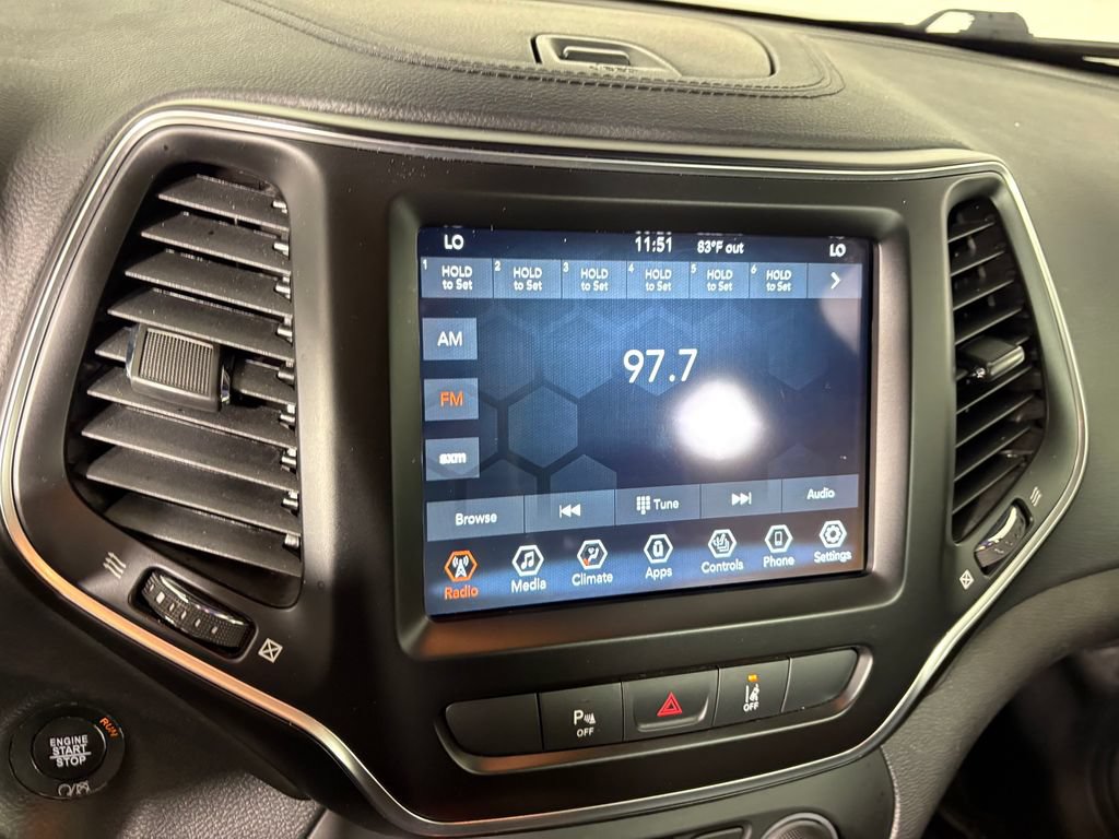 Used 2021 Jeep Cherokee Latitude Lux w/ Comfort/Convenience Group AWD/4WD image 18