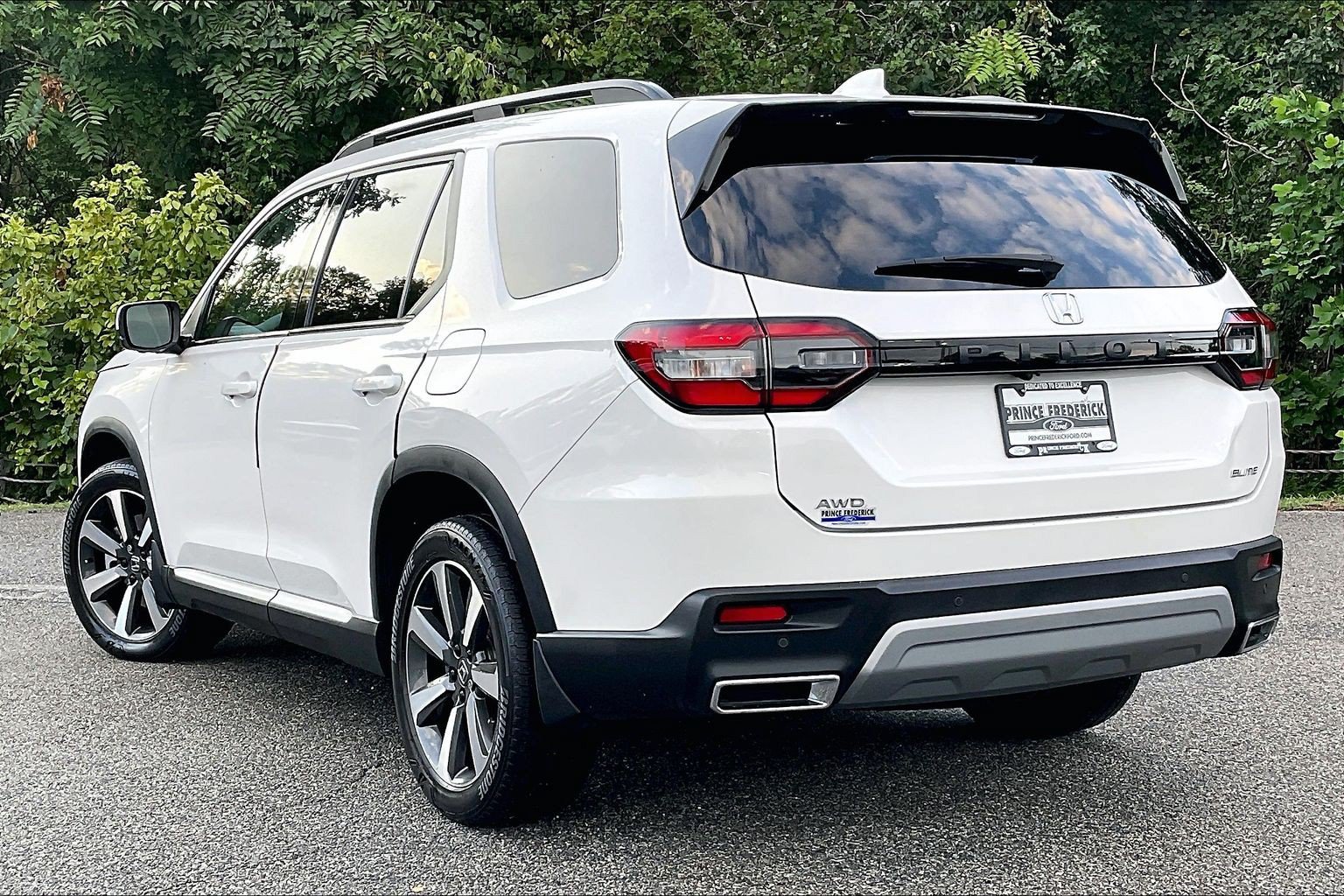 Used 2023 Honda Pilot Elite image 12