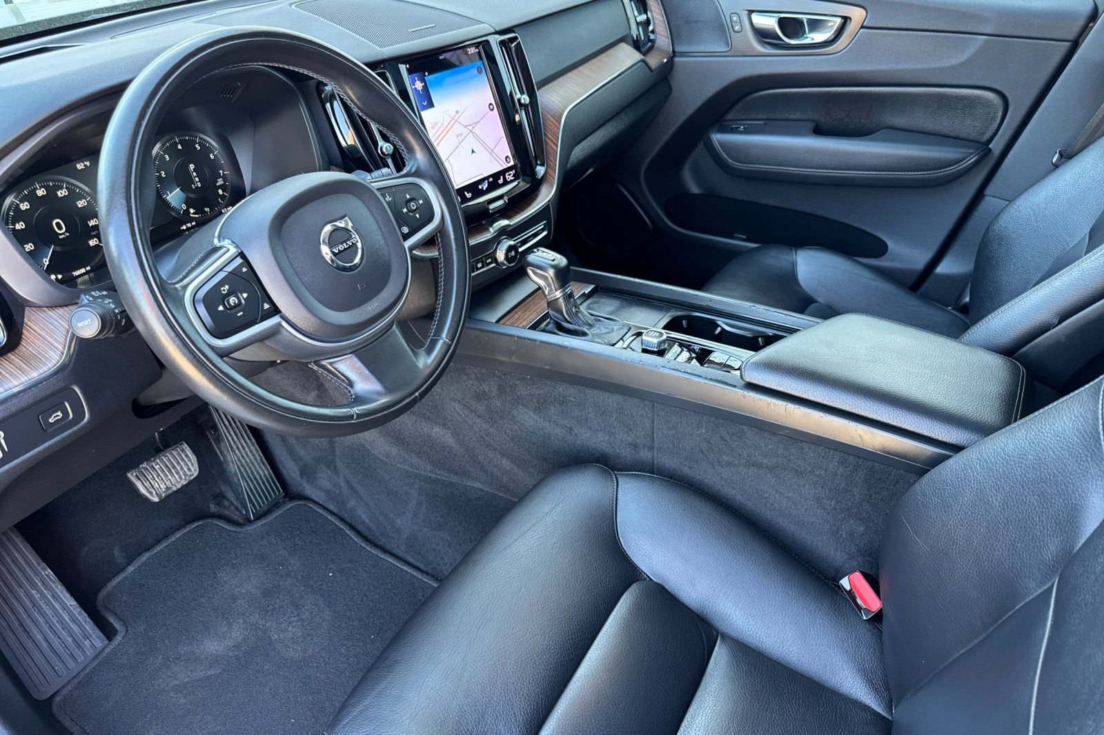 Used 2021 Volvo XC60 T6 Momentum AWD/4WD image 12