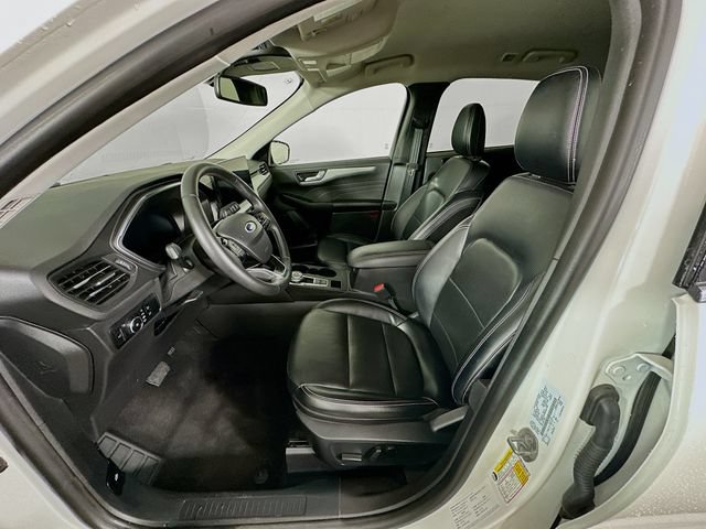 Certified 2024 Ford Escape Platinum AWD/4WD image 28
