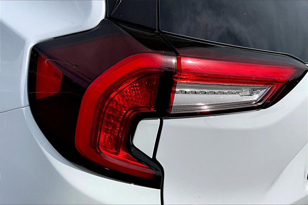 Used 2023 GMC Terrain SLE w/ Driver Convenience Package image 29