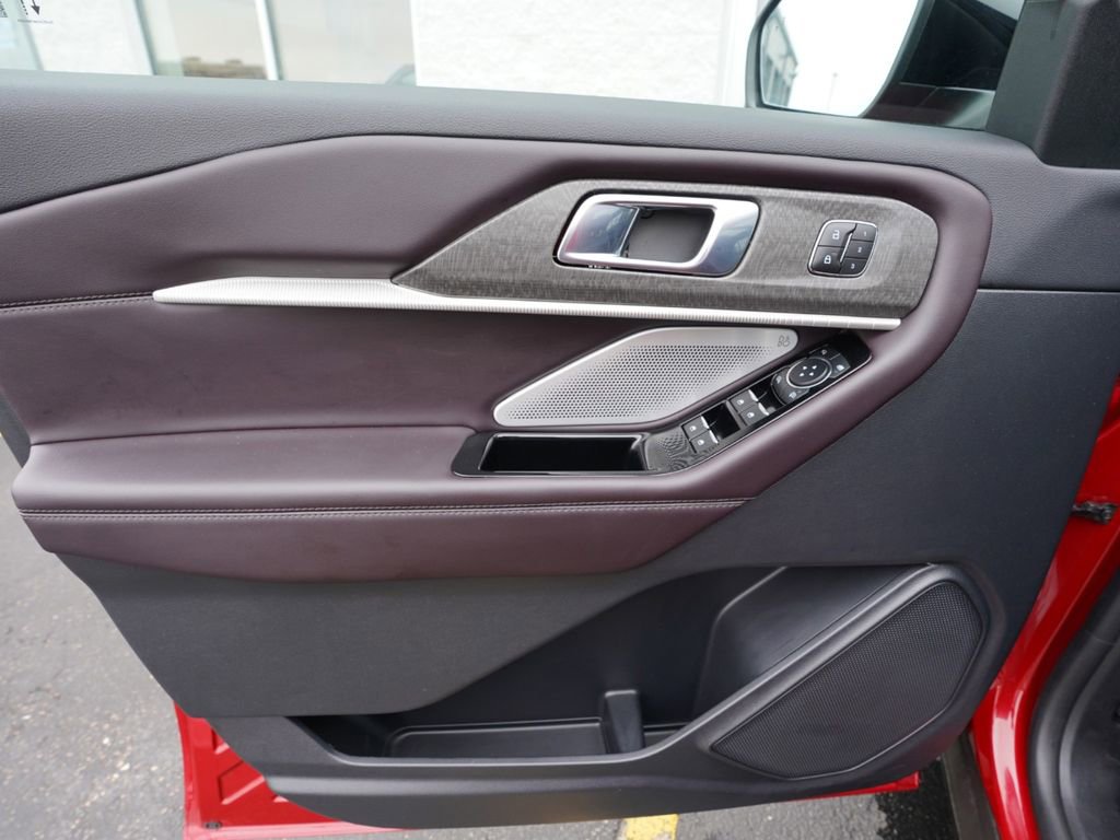 Certified 2025 Ford Explorer Platinum AWD/4WD image 14