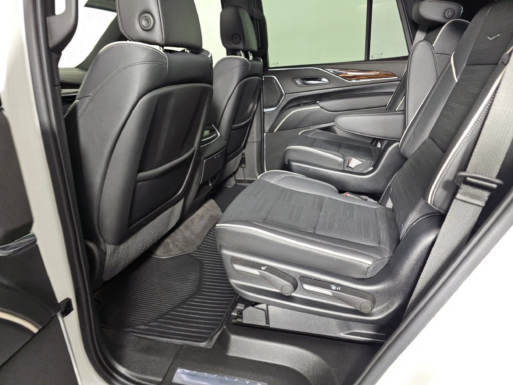 Used 2023 Cadillac Escalade Premium Luxury w/ LPO, Radiant Package AWD/4WD image 18