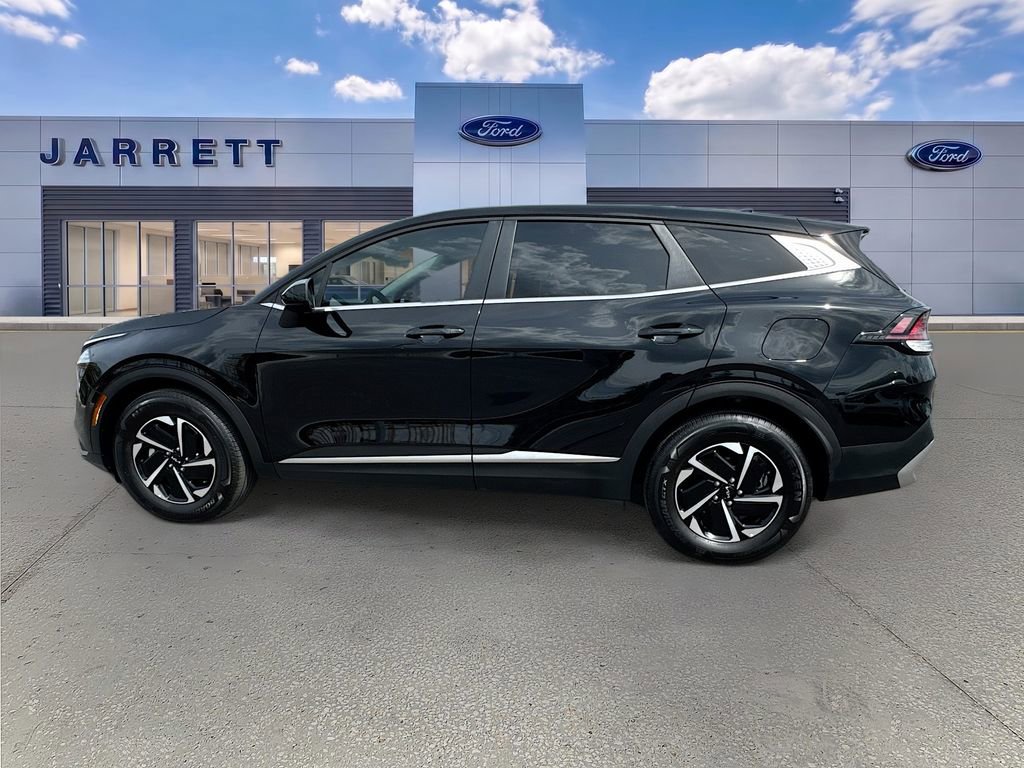 Used 2025 Kia Sportage LX FWD image 4